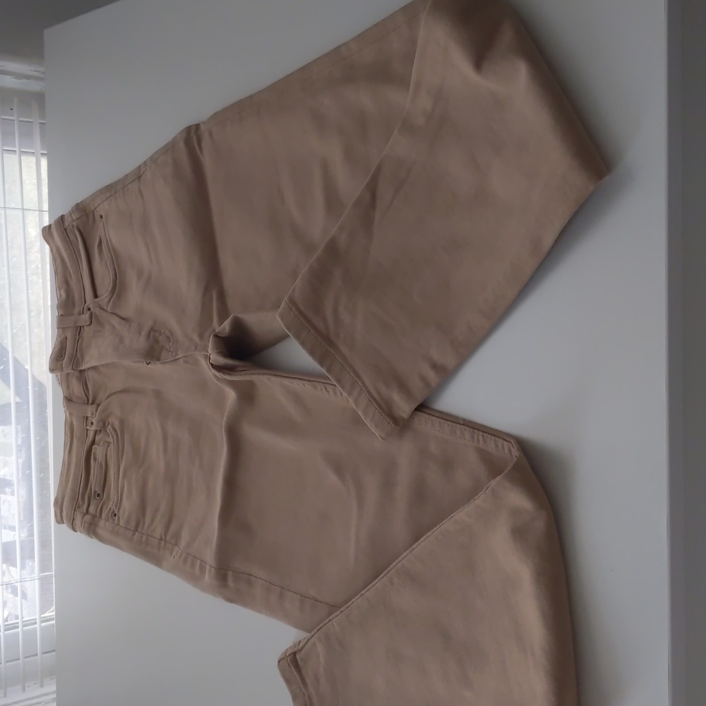 Stradivarius High Rise Jeans in Tan
